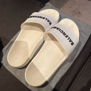 Balenciaga pool slides